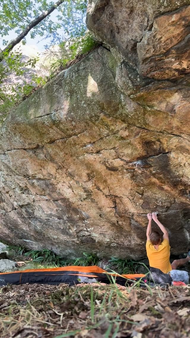 Alexander Megos on the board style boulder Svanesjøen in Norway