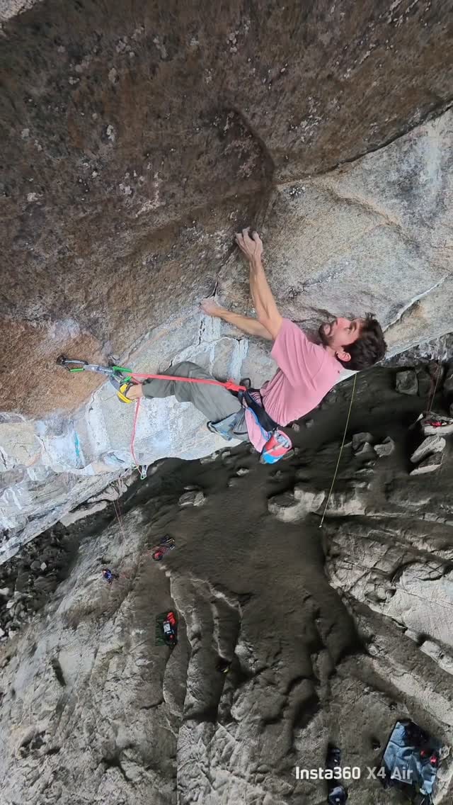 Stefano Ghisolfi resting in the kneebar on Silence in Flatanger