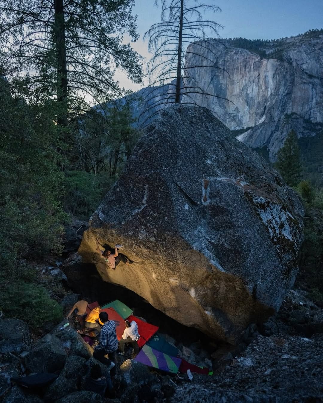 Boulderer on Winged Tiger in Yosemite with El Capitan behind
